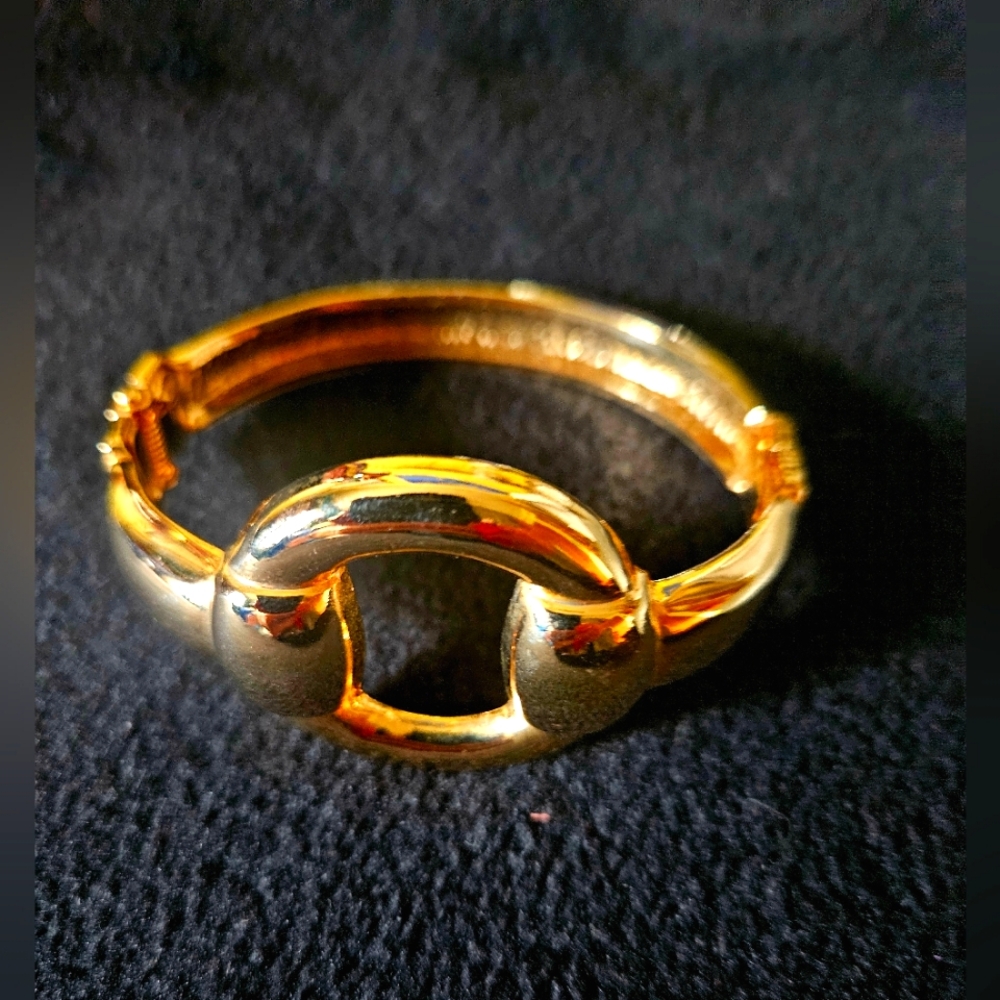 Elegant Gold Bracelet
